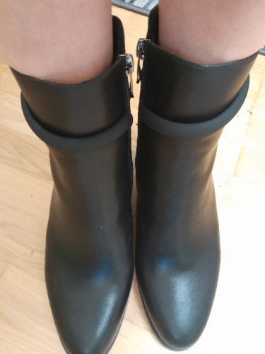 Skórzane botki na słupku Filippo DBT6575/24 BK czarne