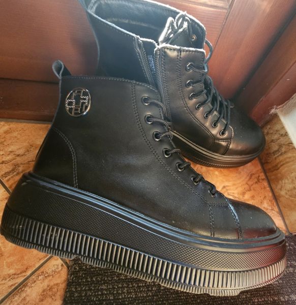 Skórzane botki na platformie Filippo DBT6374/24 BK czarne