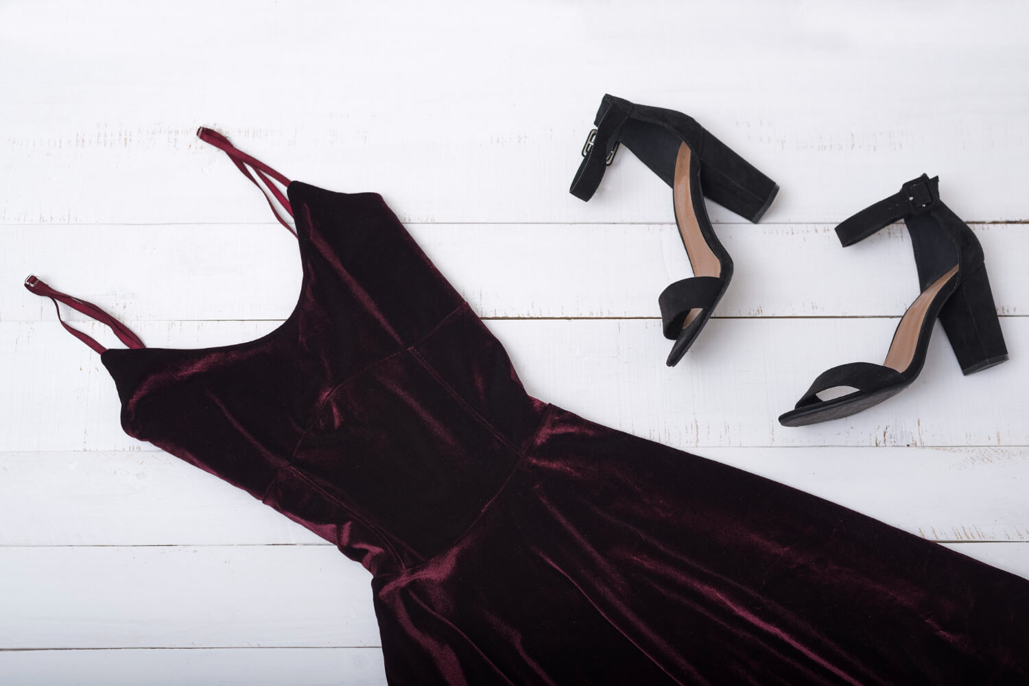 What shoes and accessories to go with a burgundy dress?
