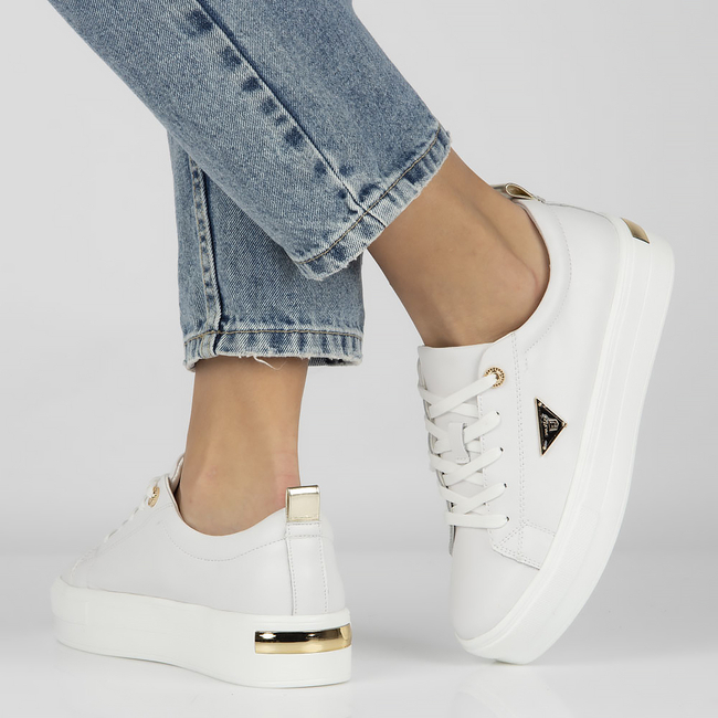 Skórzane półbuty na platformie Filippo DP3533/23 WH białe