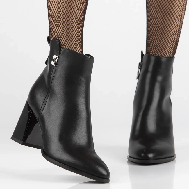 Leather ankle boots Filippo DBT6578/24 BK black