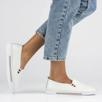 Skórzane półbuty Filippo DP066/25 WH białe