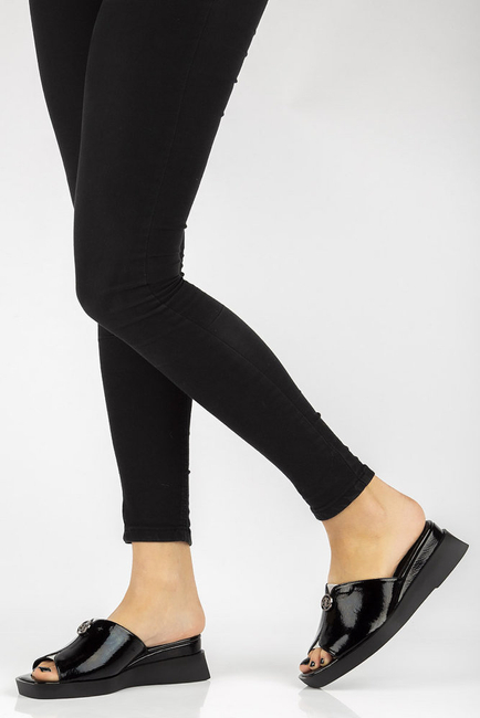 Klapki Filippo DK2351/21 Bk czarne