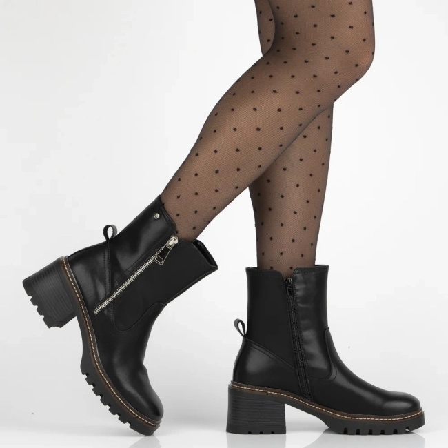 Leather ankle boots Filippo DBT7259/25 BK black