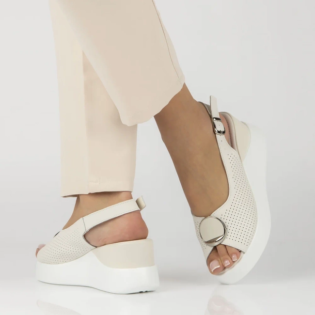 Skórzane sandały na koturnie Filippo DS4406/24 BE beżowe