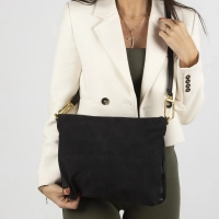 Black handbag mondera