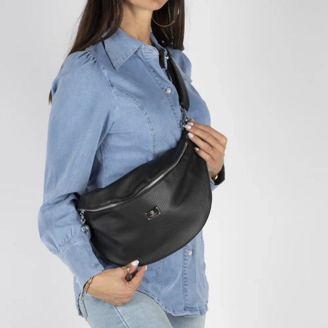 Black kidney vibe bag