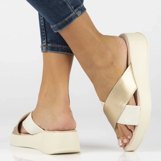 Leather flip-flops Filippo DK6066/24 BE beige