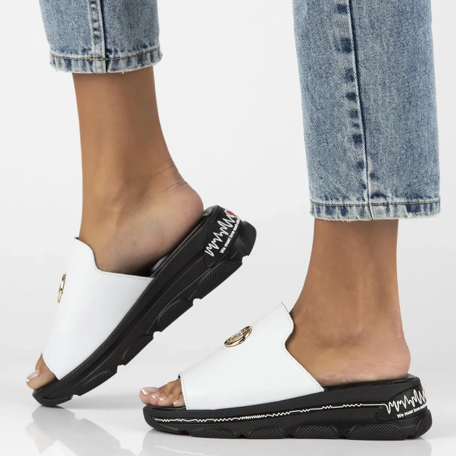 Skórzane klapki Filippo DK3872/24 WH białe