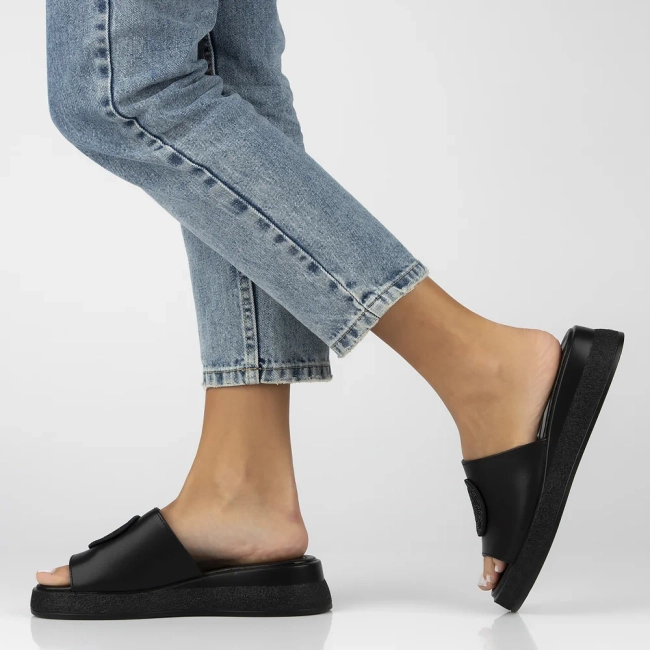 Leather flip-flops Filippo DK6987/25 BK black