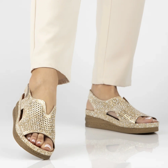 Leather sandals Maciejka L4494-25/00-1 gold