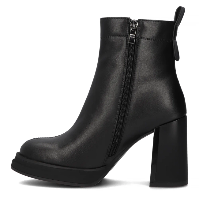 Leather ankle boots Filippo DBT6546/24 BK black