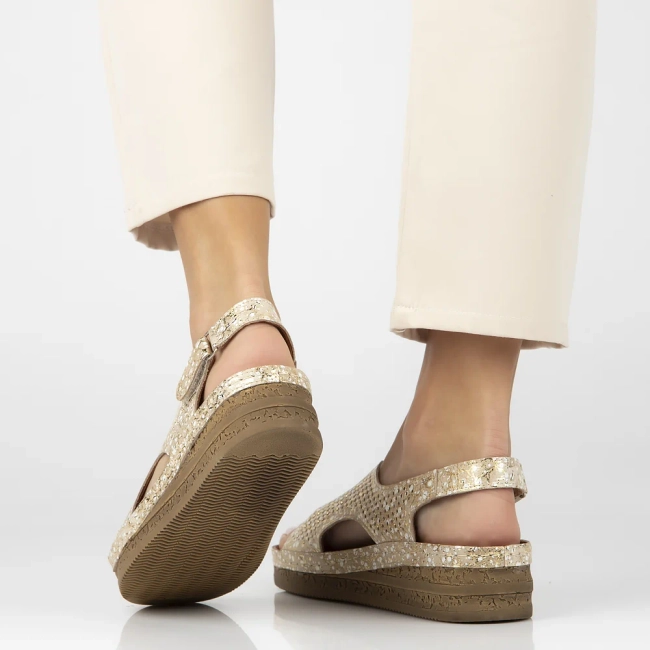 Leather sandals Maciejka L4494-25/00-1 gold