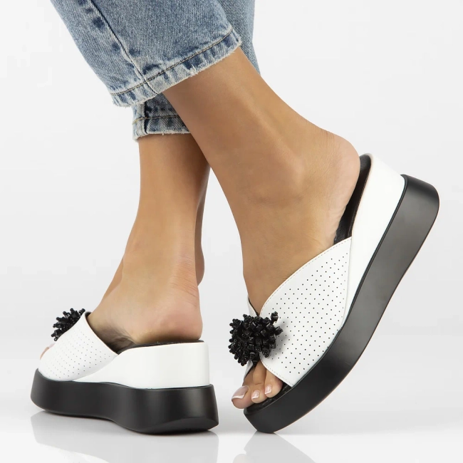 Leather slippers Filippo DK6077/24 WH white