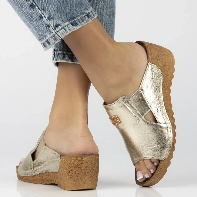 Leather flip-flops Filippo 50109 gold