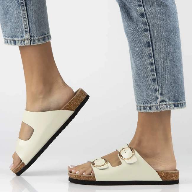 Skórzane klapki Filippo DK7061/25 WH białe