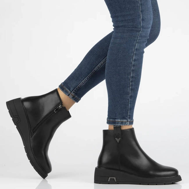 Leather ankle boots Filippo DBT6332/24 BK black