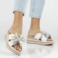 Skórzane klapki Filippo DK7636/26 WH białe