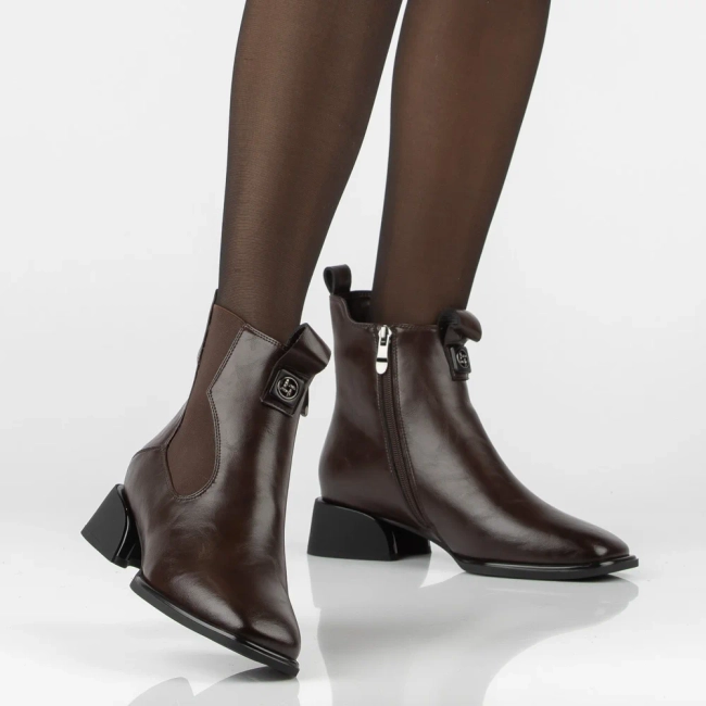 Leather heeled ankle boots Filippo DBT8136/26 BR brown