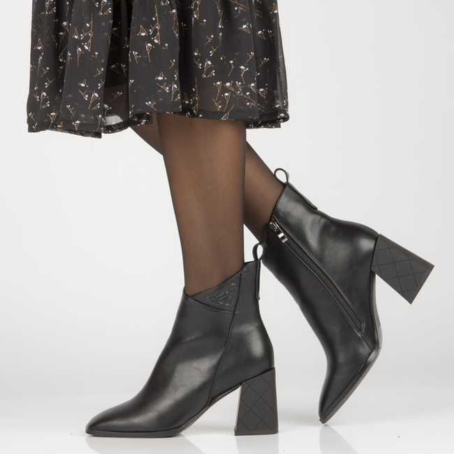 Botki na słupku Filippo DBT4086/22 BK czarne