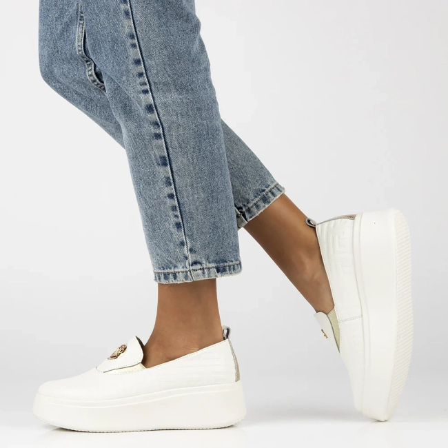 Leather shoes Filippo DP6794/25 WH white