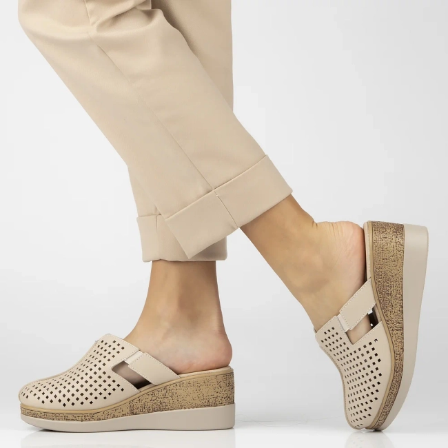 Leather flip-flops Filippo DK6818/25 BE beige