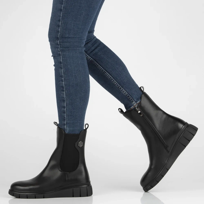 Leather ankle boots Filippo DBT6561/24 BK black