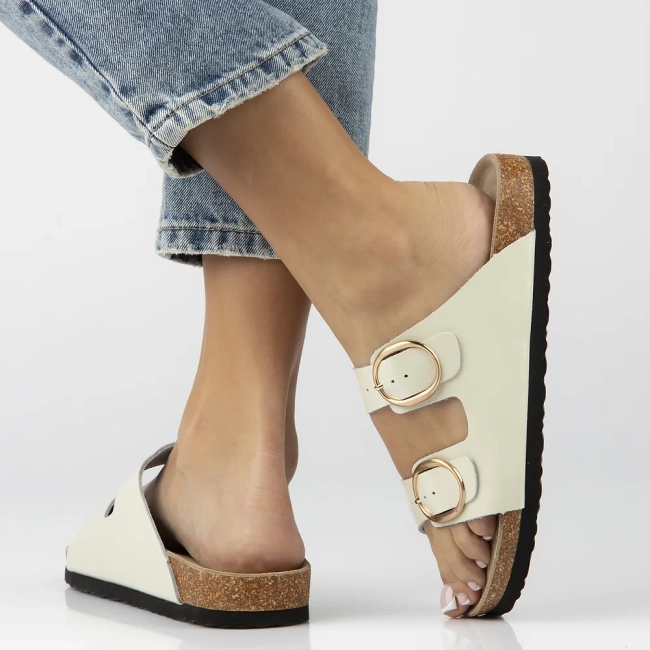 Skórzane klapki Filippo DK7061/25 WH białe