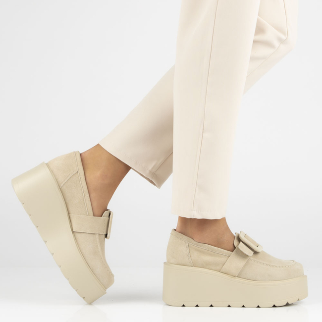 Skórzane półbuty na platformie Filippo DP4692/23 BE beżowe