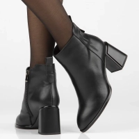 Leather ankle boots Filippo DBT6327/24 BK black