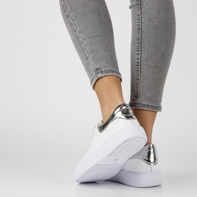 Leather shoes Filippo DP2157/21 WH white