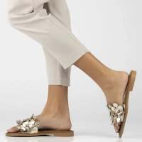 Leather flip-flops Filippo 40381 gold