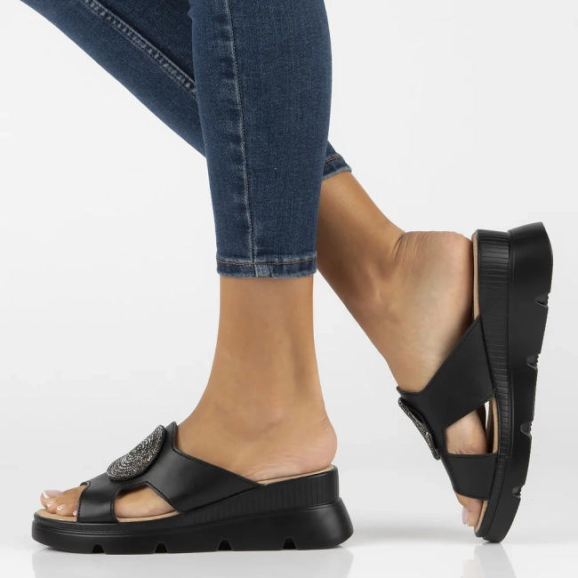 Skórzane klapki Filippo DK6050/24 BK czarne