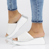 Skórzane klapki Filippo DK3614/22 WH białe