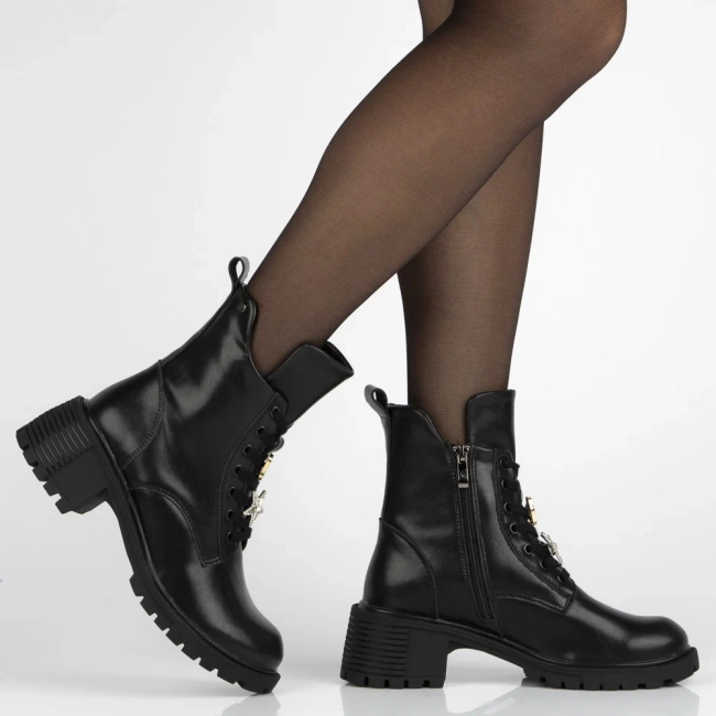 Skórzane botki na obcasie Filippo DBT7132/25 BK czarne