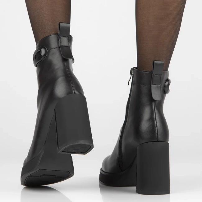 Leather ankle boots Filippo DBT6546/24 BK black