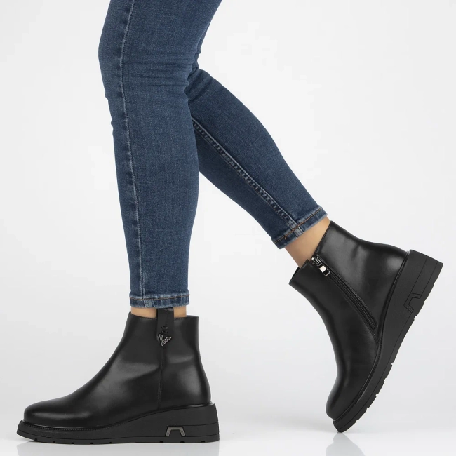 Leather ankle boots Filippo DBT6332/24 BK black