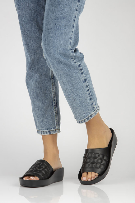 Leather flip-flops Filippo DK4464/23 BK black