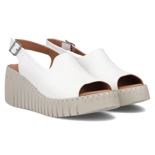 Skórzane sandały na koturnie Artiker 54C0786 białe