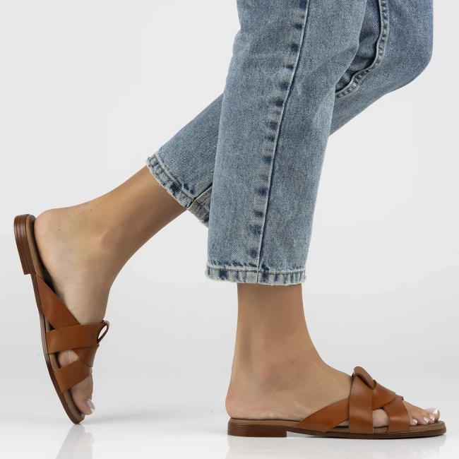 Leather flip-flops Filippo 40387 brown