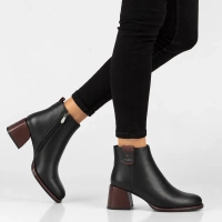 Leather heeled ankle boots Filippo DBT8126/26 BK BG black
