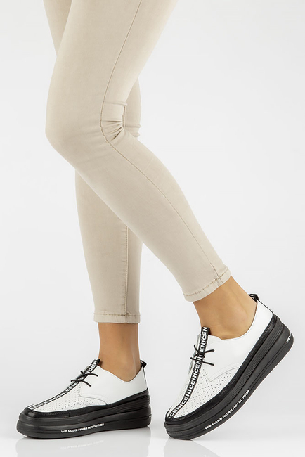 Skórzane półbuty Filippo DP3624/22 WH białe