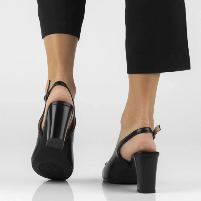 Leather sandals Filippo DS7818/26 BK black