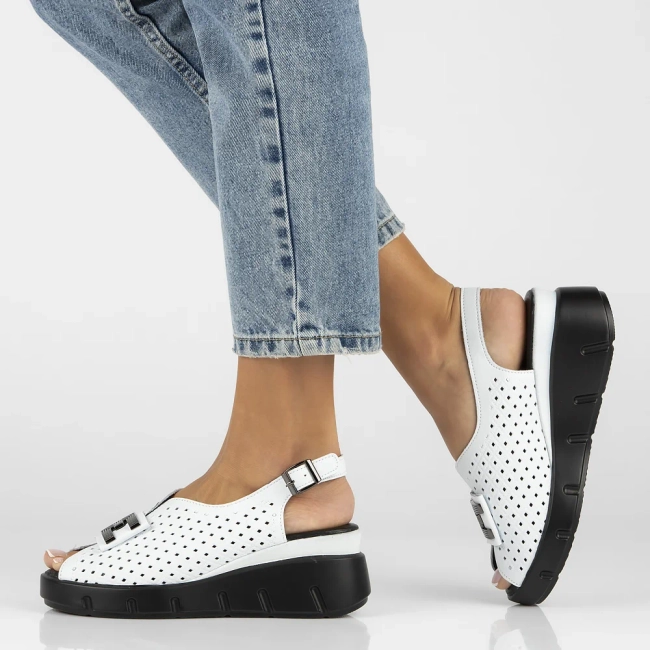 Skórzane sandały na koturnie Filippo DS6062/24 WH białe