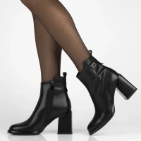 Leather ankle boots Filippo DBT7368/25 BK black