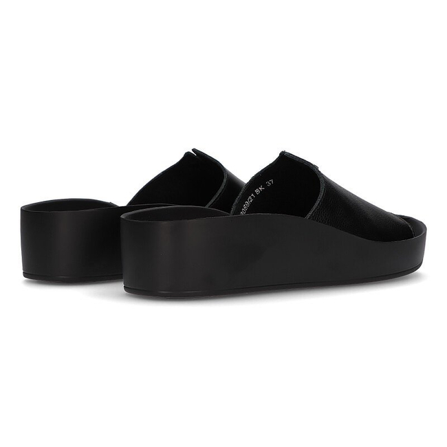 Skórzane klapki Filippo DK2059/21 BK czarne