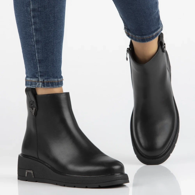 Leather ankle boots Filippo DBT6332/24 BK black