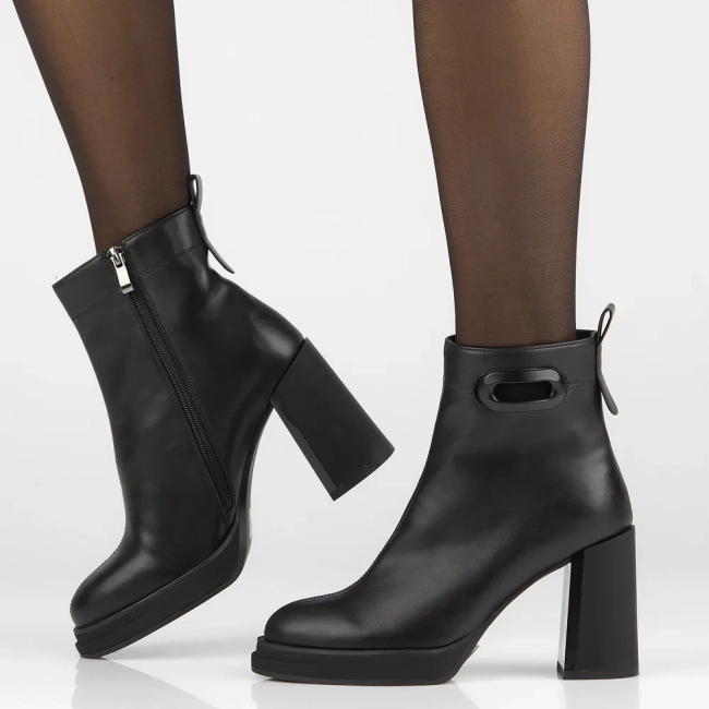 Leather ankle boots Filippo DBT6546/24 BK black