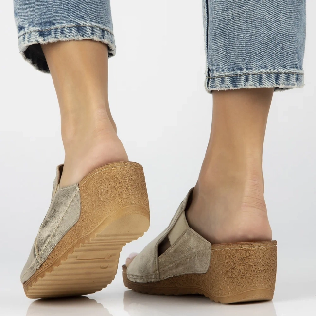 Leather flip-flops Filippo 50109 gold