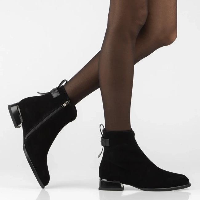 Leather heeled ankle boots Filippo DBT8182/26 BK black